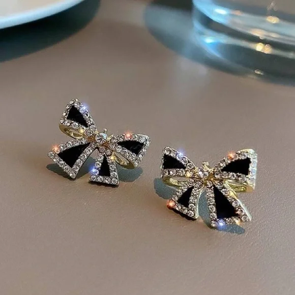 Elegant Black and Gold Bow Earrings - Picture 3 of 4